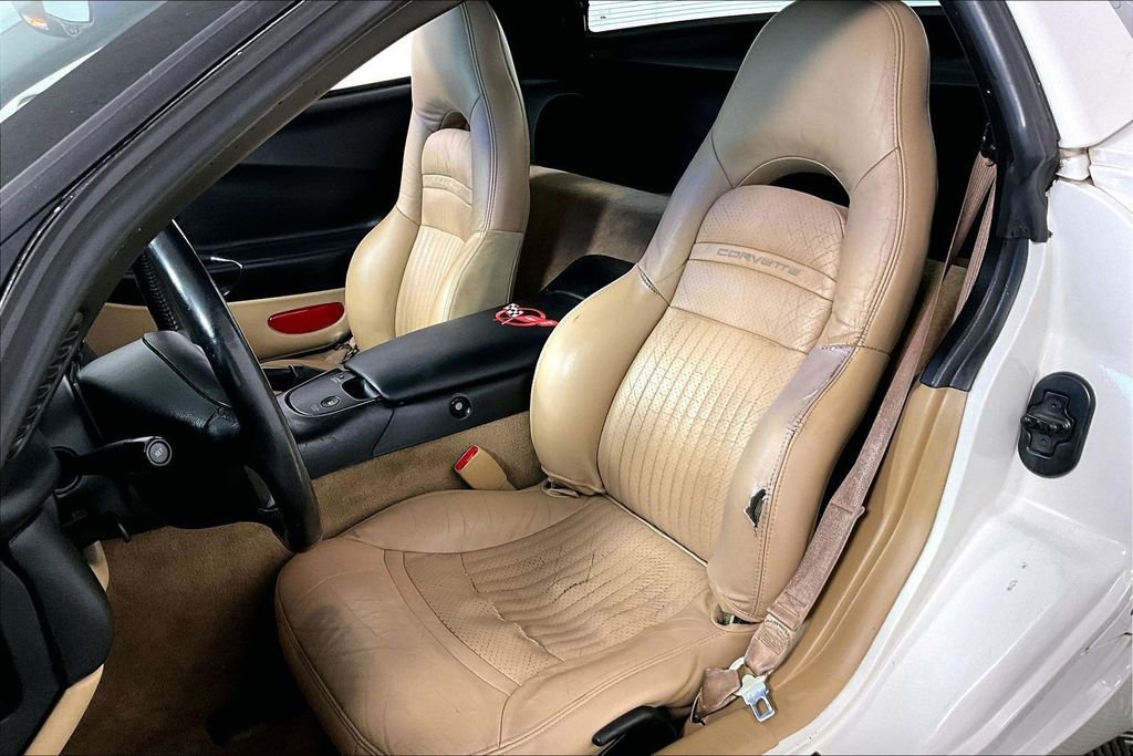 Used 2002 Chevrolet Corvette Coupe w/ Preferred Equipment Group2 image 18