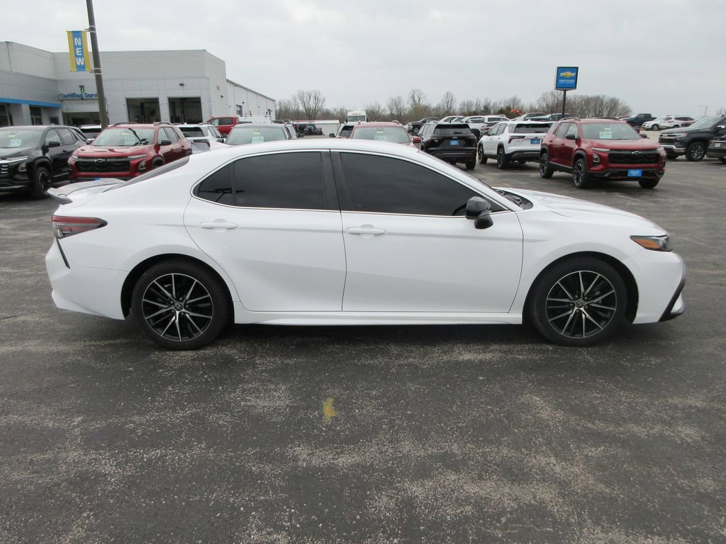 Used 2021 Toyota Camry SE image 6