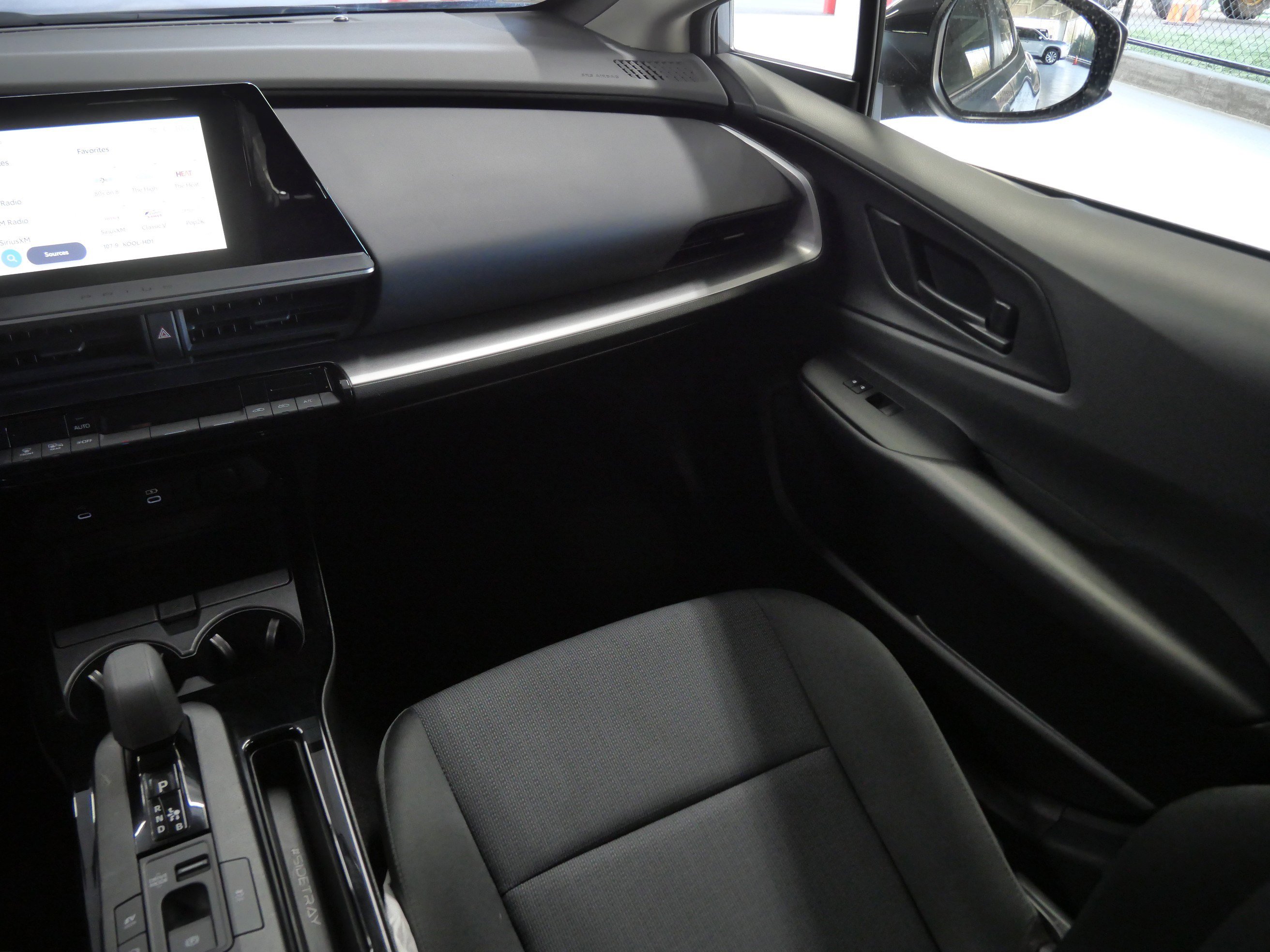 Used 2025 Toyota Prius LE image 12