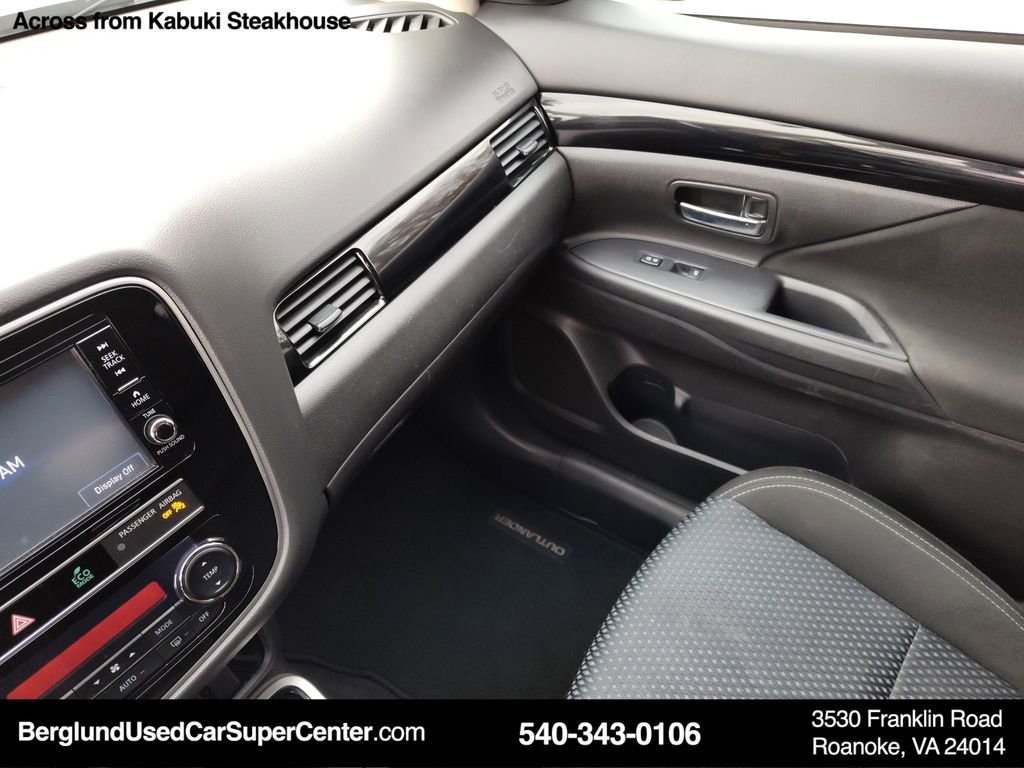 Used 2019 Mitsubishi Outlander ES image 30