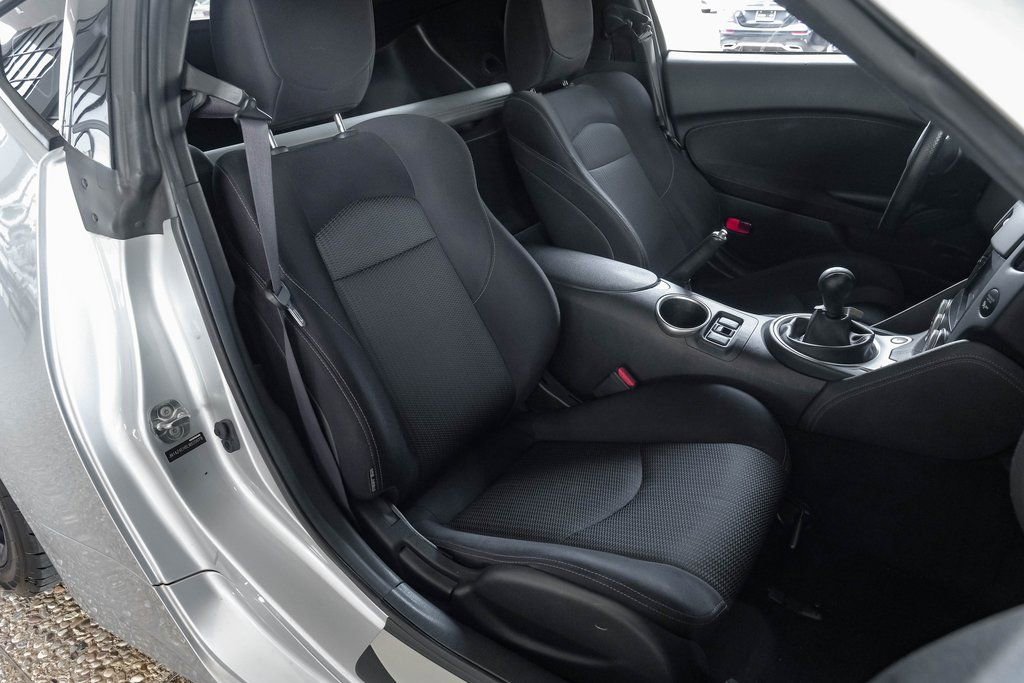 Used 2020 Nissan 370Z Coupe image 30
