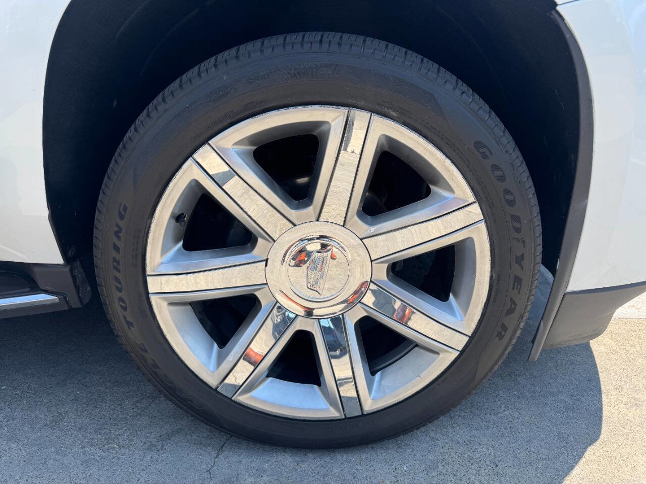 Used 2019 Cadillac Escalade ESV Luxury RWD image 26