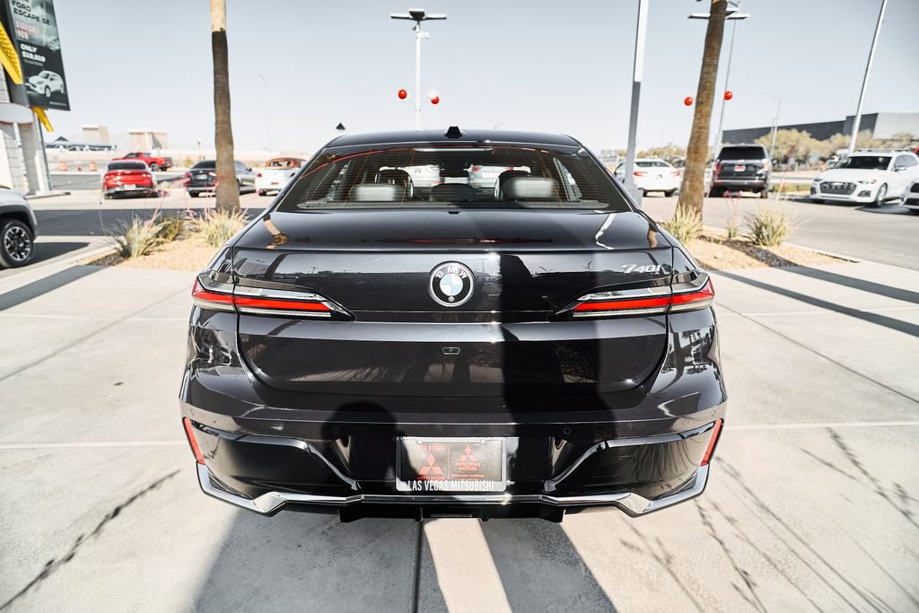 Used 2024 BMW 740i w/ Premium Package RWD image 7