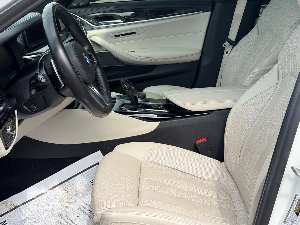 Used 2021 BMW M550i xDrive w/ Executive Package image 17