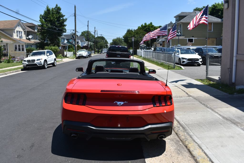 Used 2024 Ford Mustang Convertible RWD image 6