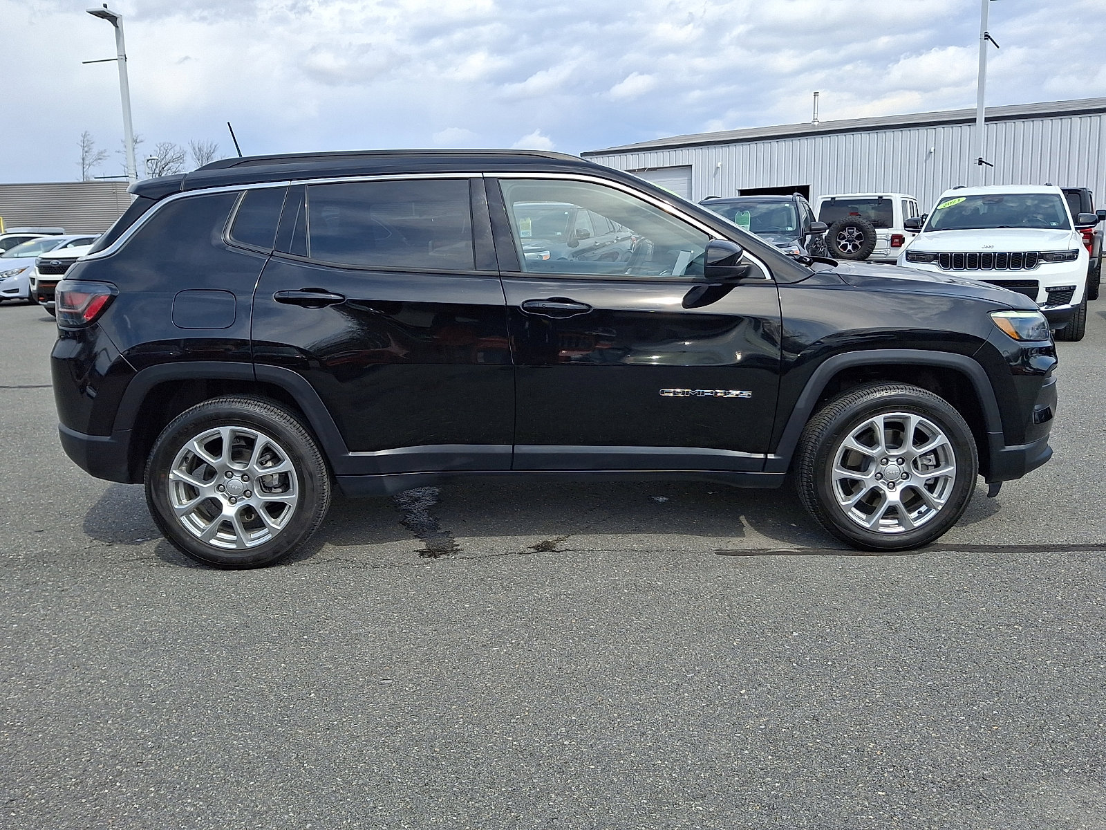 Used 2024 Jeep Compass Latitude w/ Sun and Sound Group image 7