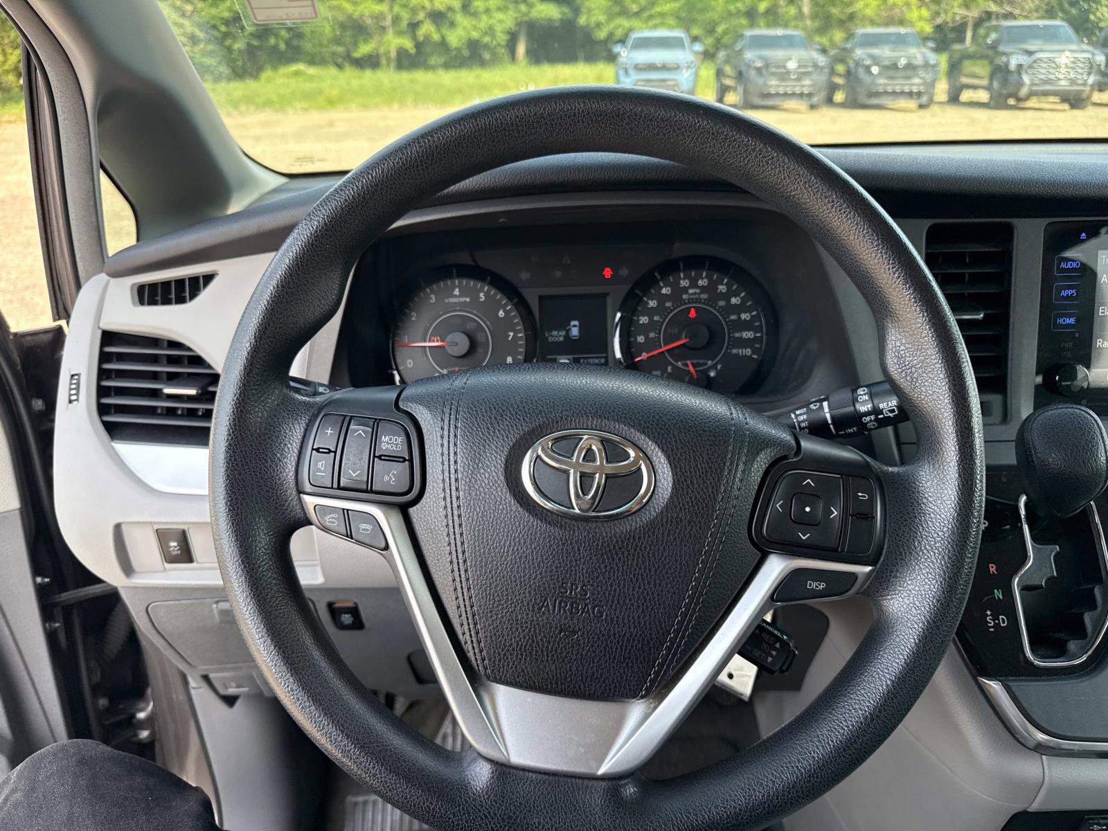 Used 2015 Toyota Sienna LE image 26