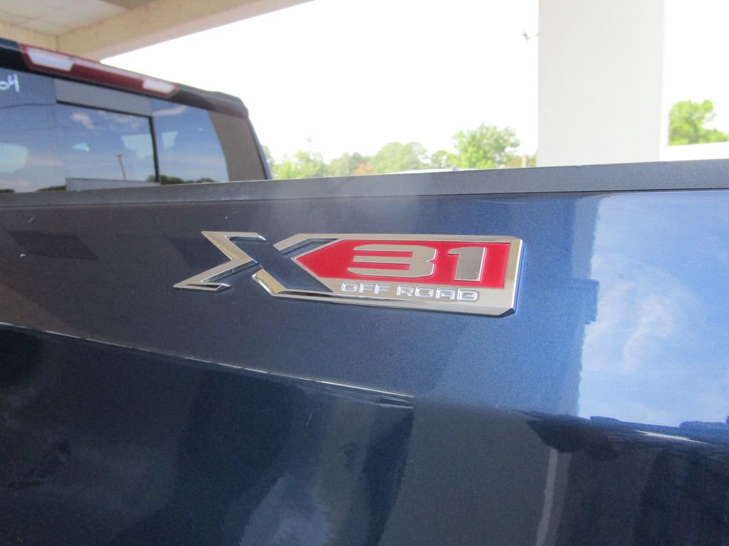 Used 2022 GMC Sierra 1500 SLT w/ SLT Premium Plus Package AWD/4WD image 14