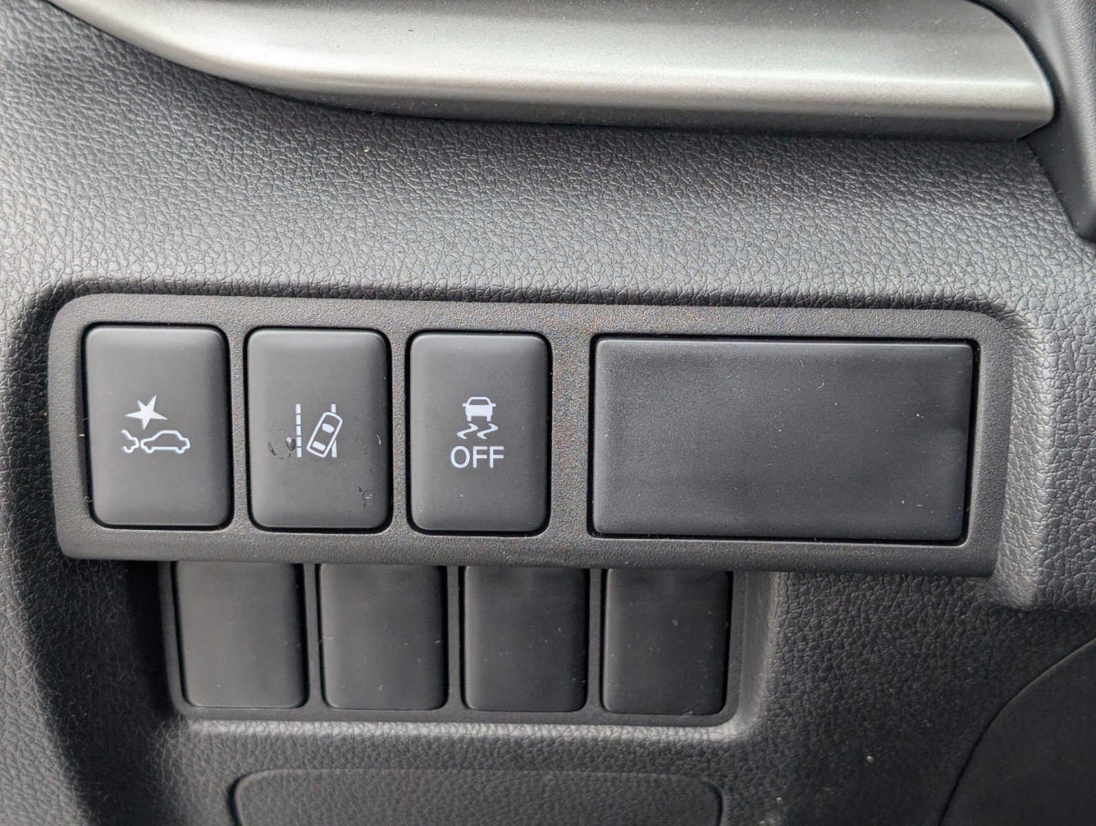 New 2025 Mitsubishi Eclipse Cross LE image 17