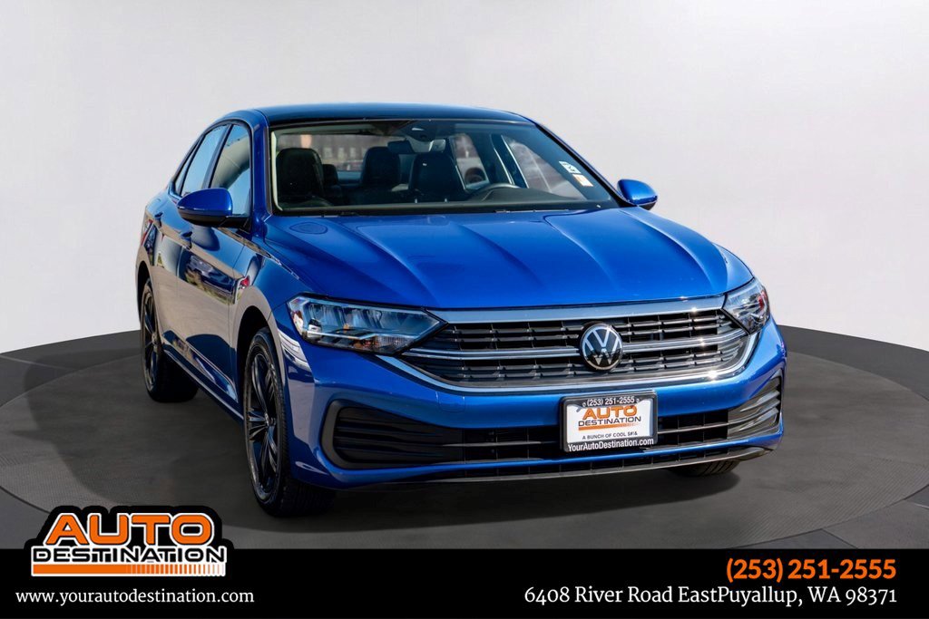 Used 2024 Volkswagen Jetta SE w/ Panoramic Sunroof Package image 1