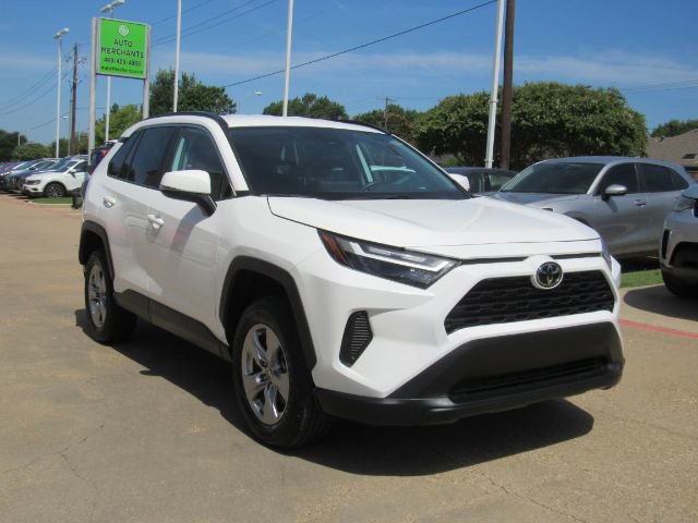 Used 2025 Toyota RAV4 XLE image 4