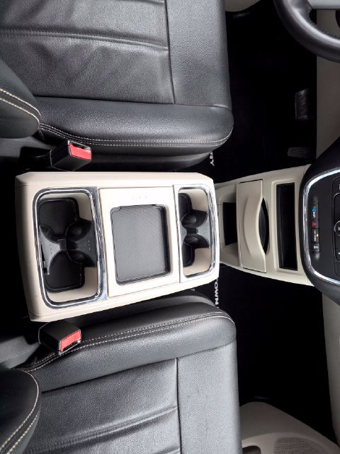 Used 2014 Chrysler Town & Country Touring FWD image 31