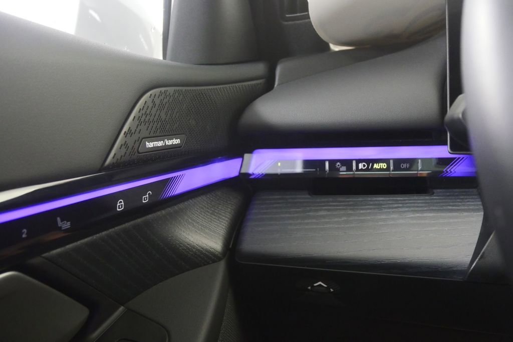 Used 2025 BMW i5 eDrive40i w/ M Sport Package image 19