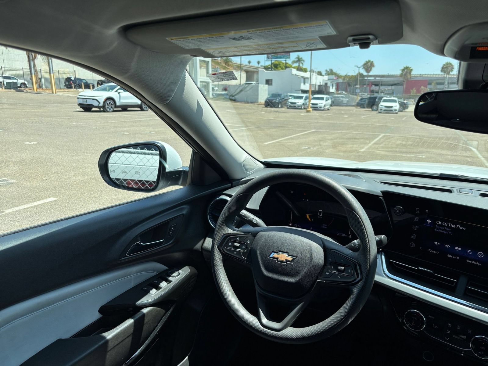 Used 2025 Chevrolet Trax LT FWD image 32