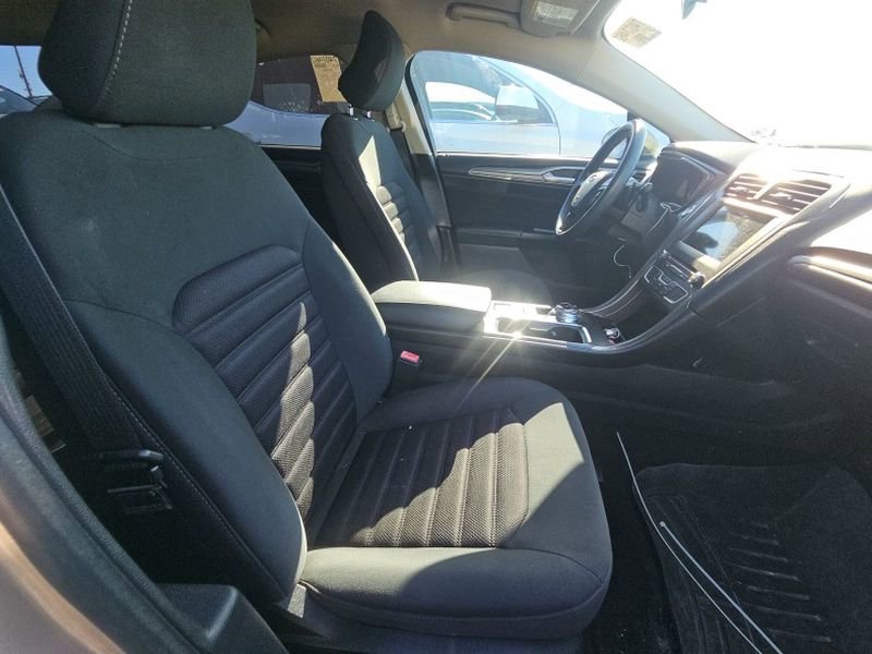Used 2017 Ford Fusion SE w/ Fusion SE Technology Package FWD image 16