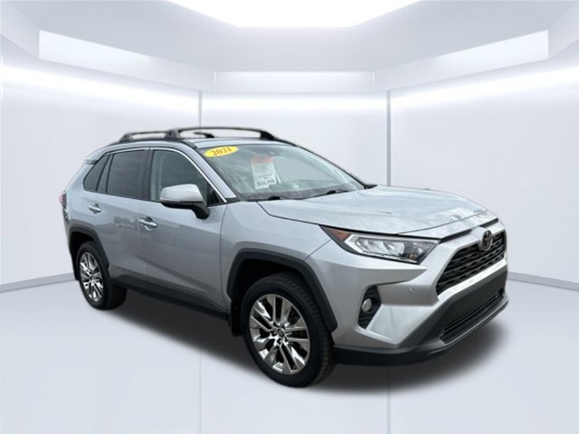 Used 2021 Toyota RAV4 XLE Premium AWD/4WD image 2