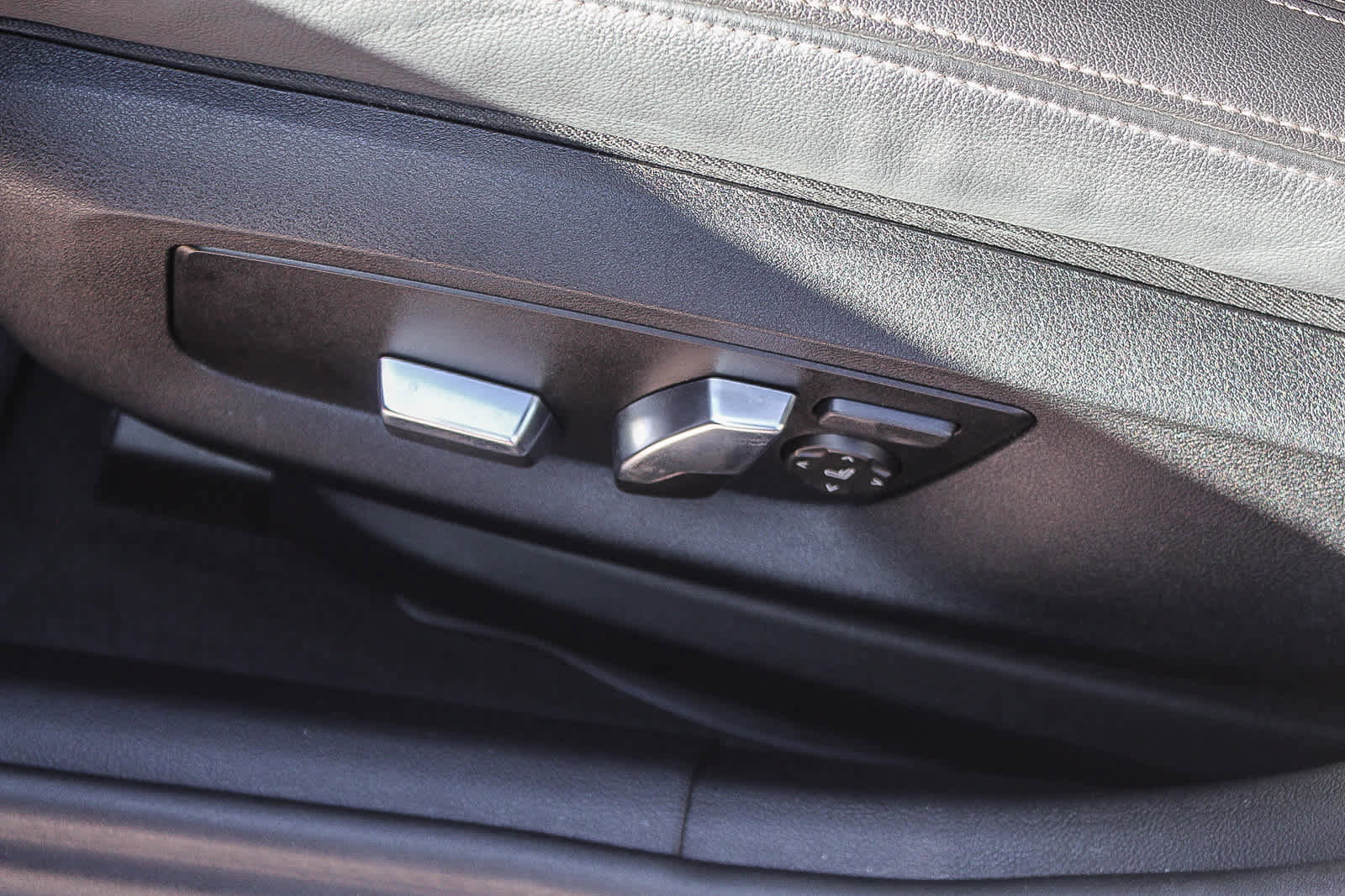 Certified 2023 BMW 530e w/ M Sport Package image 21