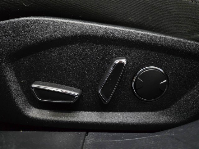 Used 2020 Ford Fusion SE FWD image 28