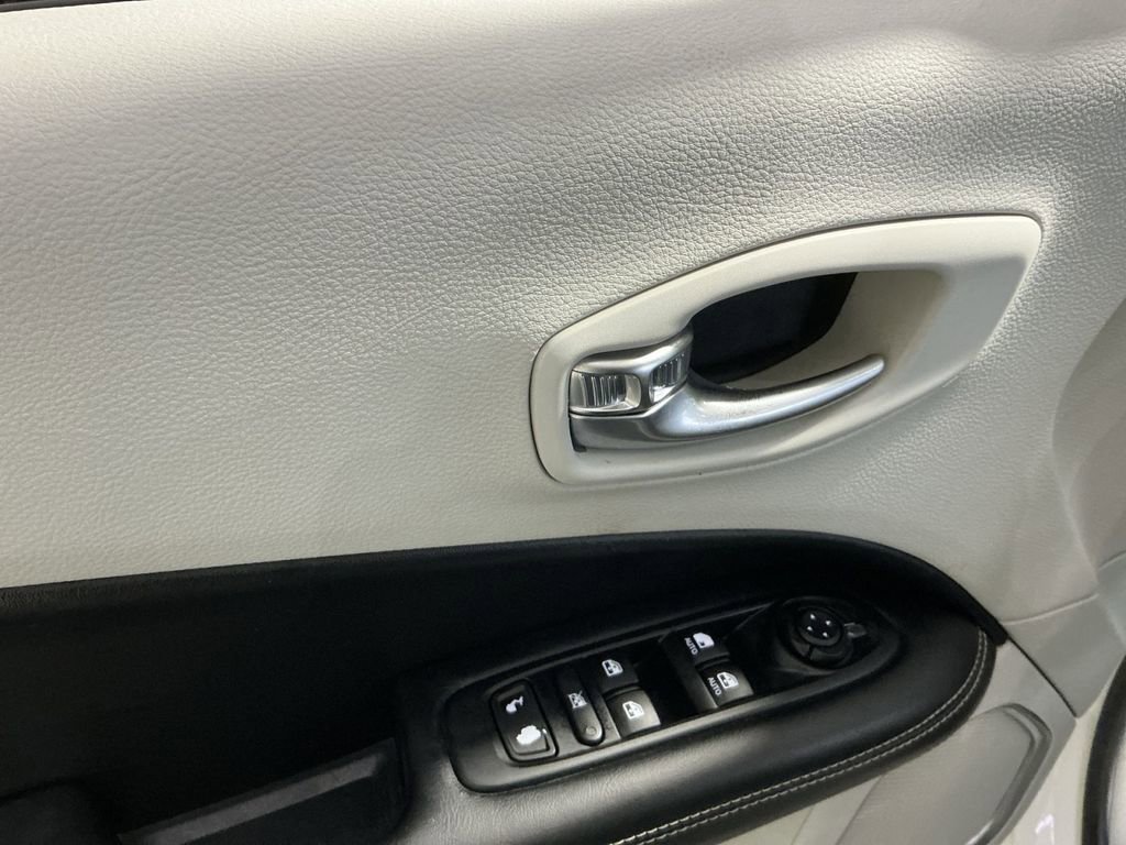 Used 2019 Jeep Compass Latitude AWD/4WD image 16