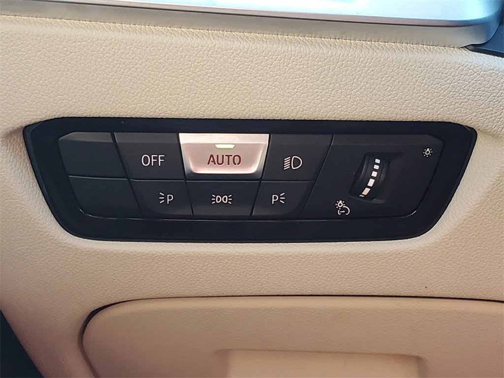 Used 2021 BMW 330i 330i w/ Driving Assistance Package image 13