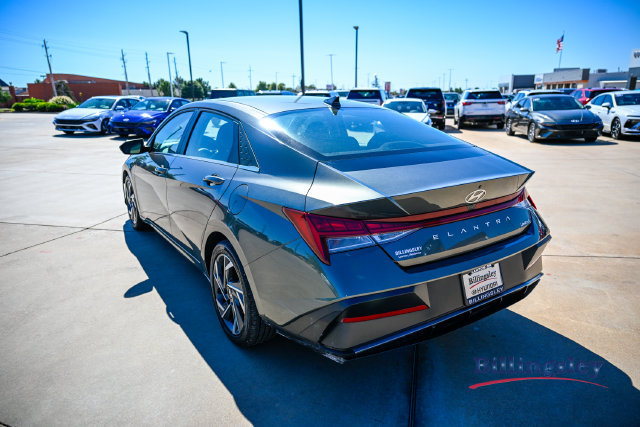 Certified 2025 Hyundai Elantra Limited FWD image 3