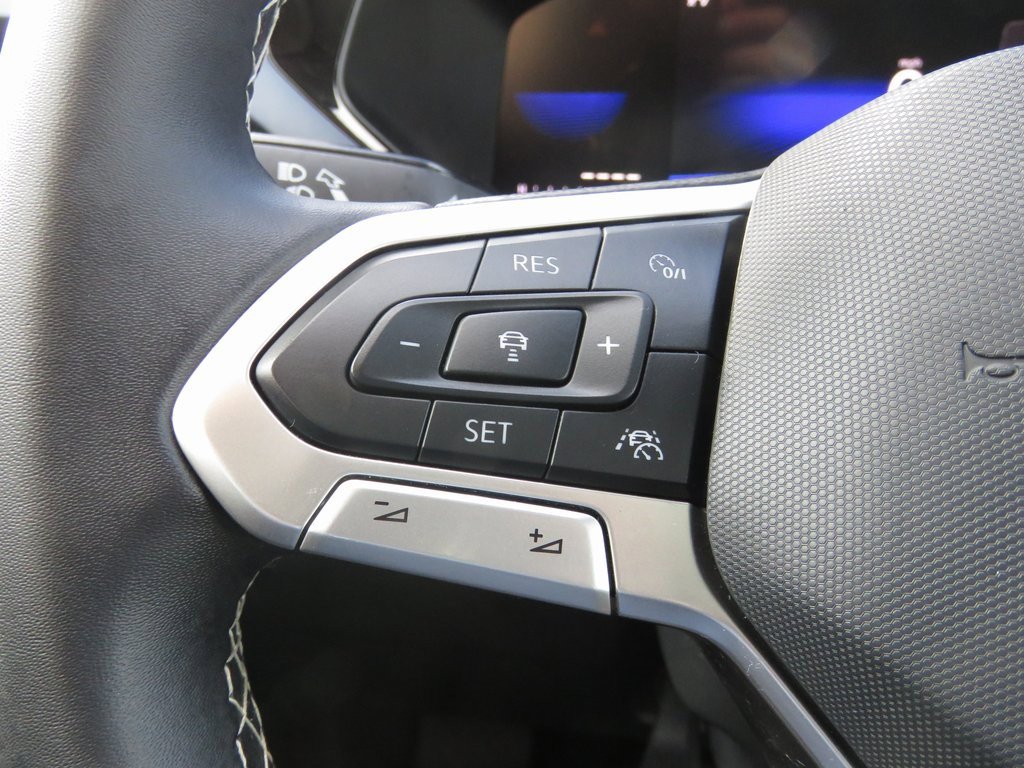Used 2024 Volkswagen Taos SE w/ Panoramic Sunroof Package image 23