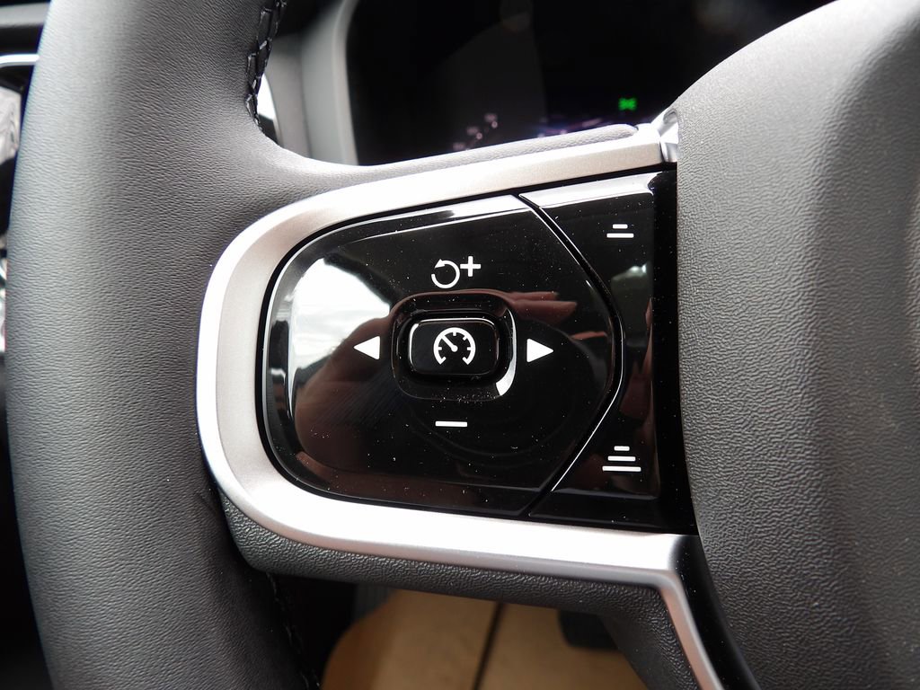New 2026 Volvo V60 B5 Cross Country Plus w/ Protection Package Premier image 17