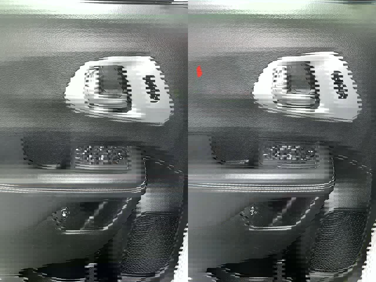 Used 2024 Chrysler Pacifica Limited image 13