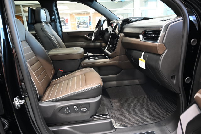 New 2026 GMC Yukon XL Denali Ultimate AWD/4WD image 13