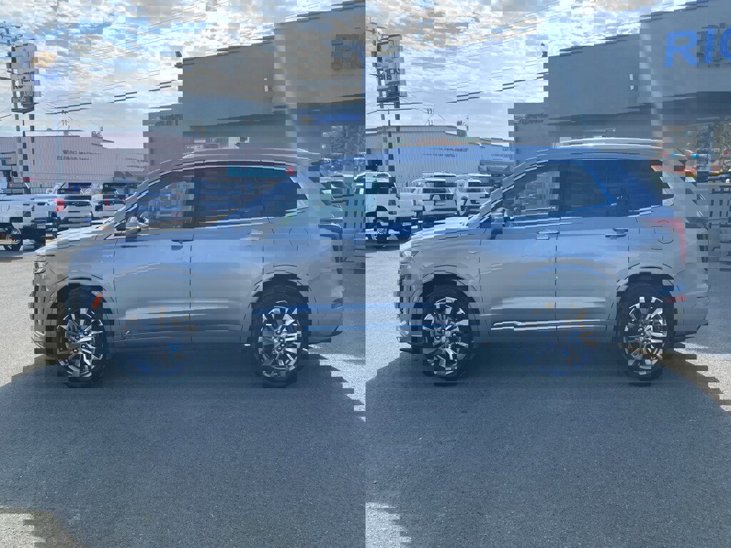 Used 2025 Cadillac XT6 Premium Luxury image 8
