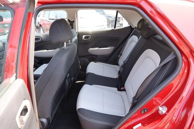 Used 2025 Hyundai Venue SEL FWD image 10