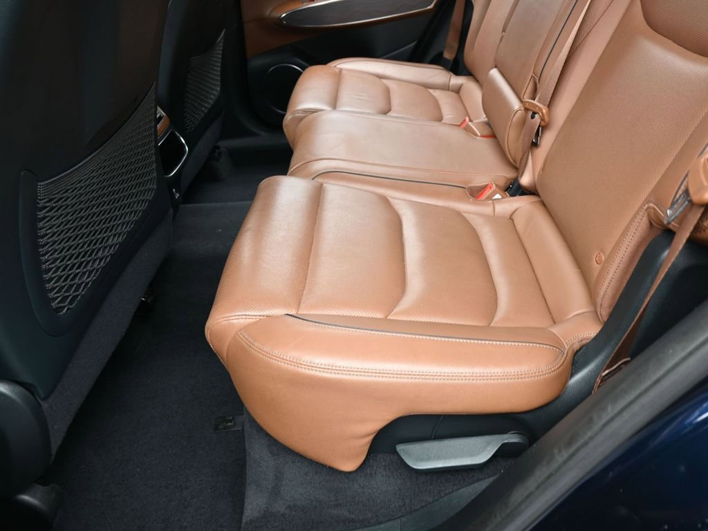 Used 2022 Genesis GV70 2.5T w/ Advanced Package image 37