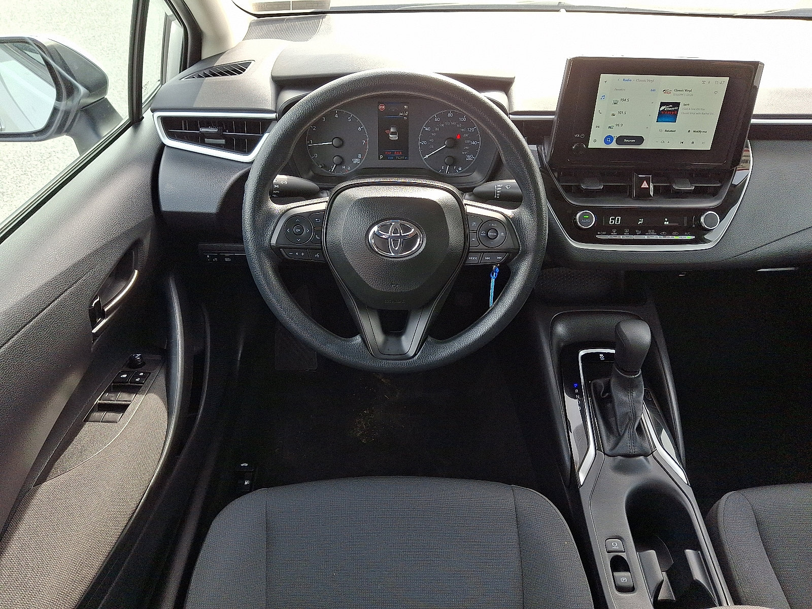 Used 2025 Toyota Corolla LE image 13