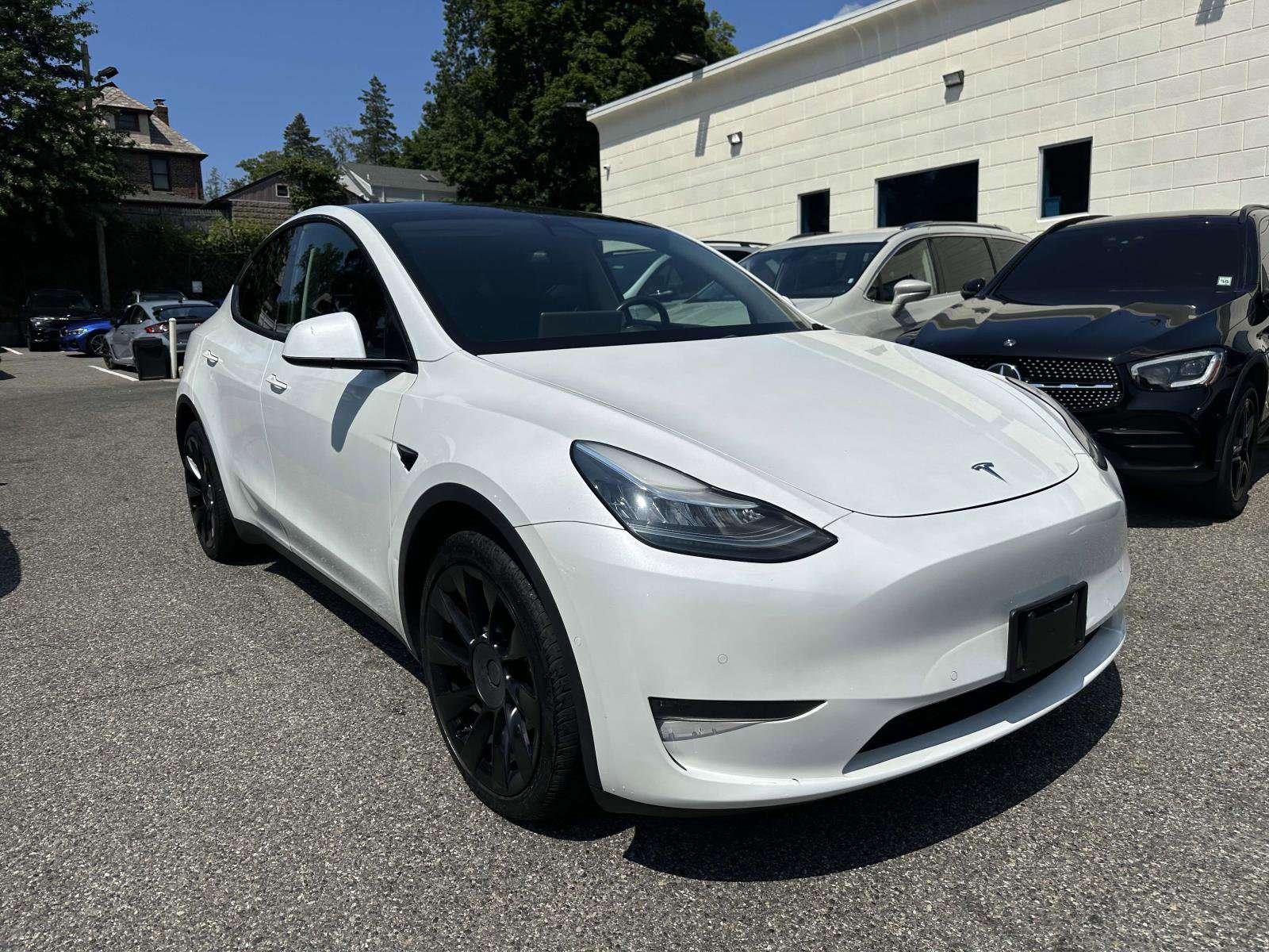 Used 2020 Tesla Model Y Long Range AWD/4WD image 1