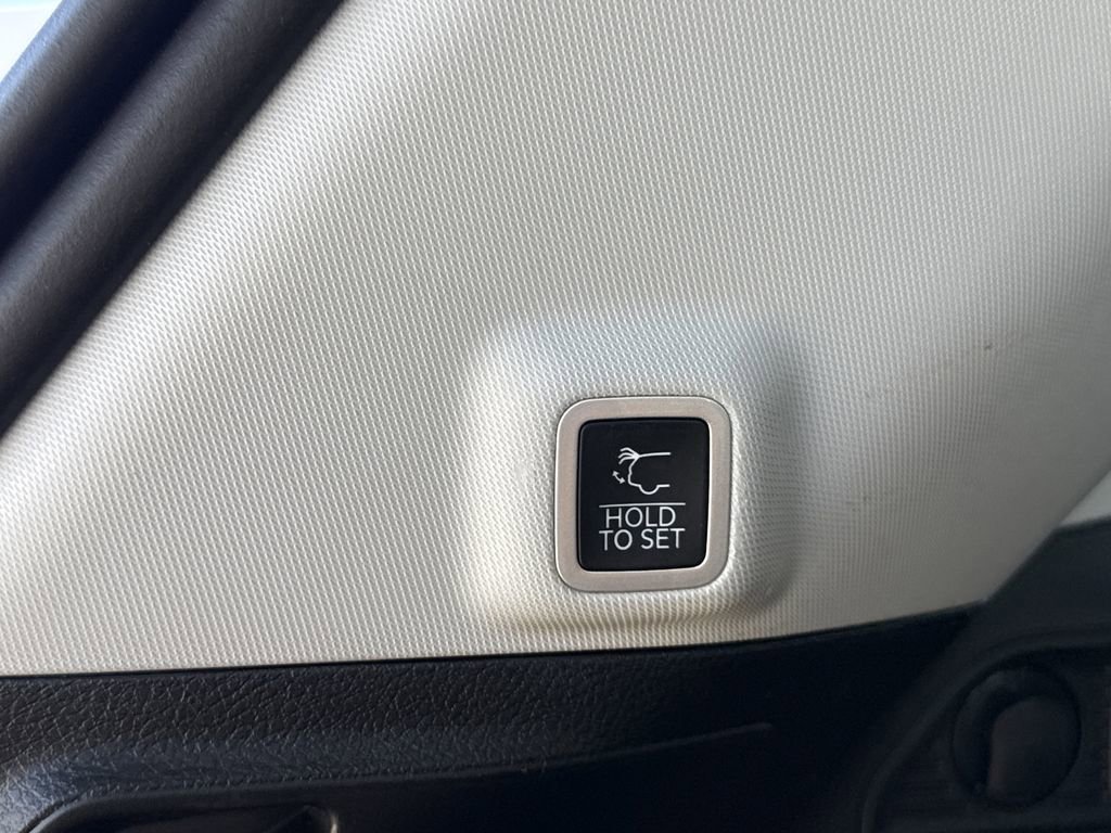 Used 2023 Jeep Grand Cherokee Laredo w/ Luxury Tech Group I image 14