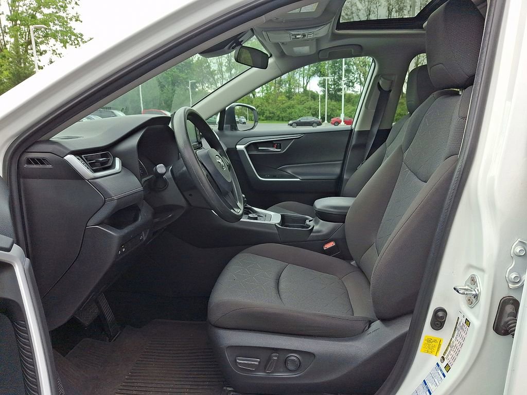 Used 2021 Toyota RAV4 XLE w/ Convenience Package AWD/4WD image 13