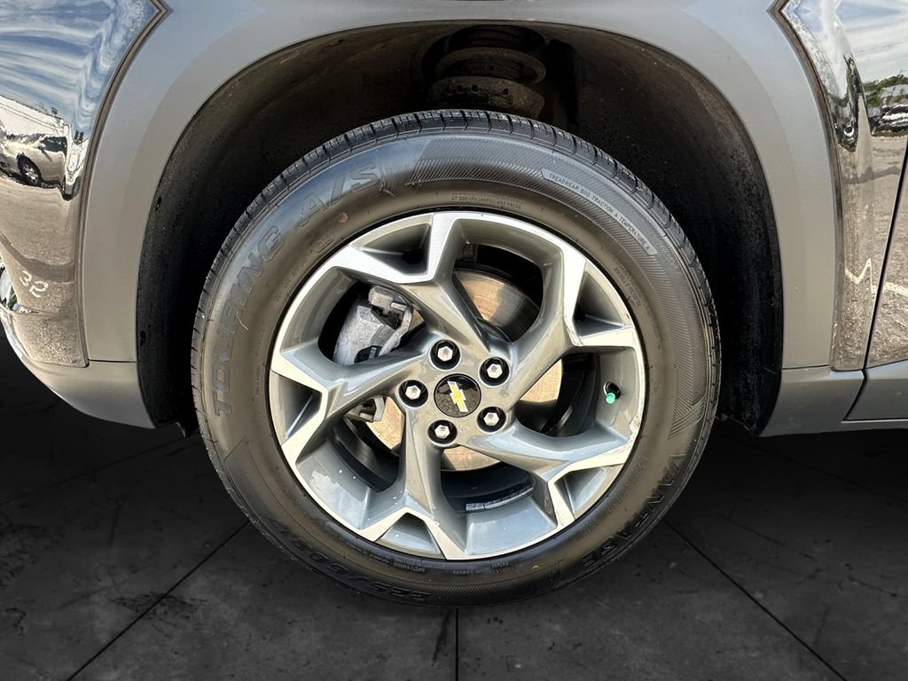 Used 2024 Chevrolet Trax LT w/ Driver Confidence Package FWD image 14