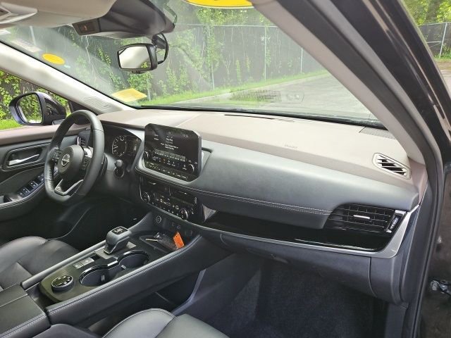 Used 2022 Nissan Rogue SL w/ SL Premium Package image 12