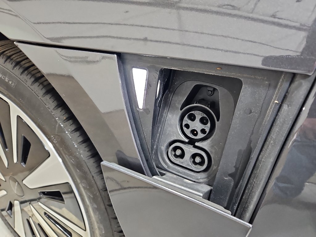 Used 2023 Lucid Air Grand Touring image 5