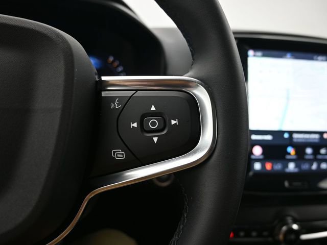 Used 2023 Volvo XC40 B4 Plus w/ Driver Assist Package FWD image 24