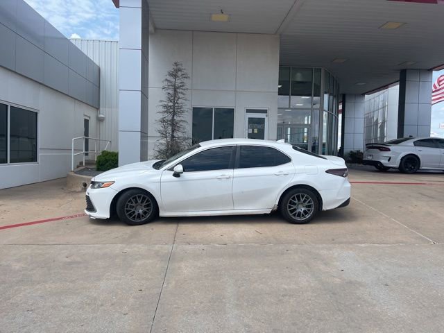 Used 2021 Toyota Camry LE FWD image 2