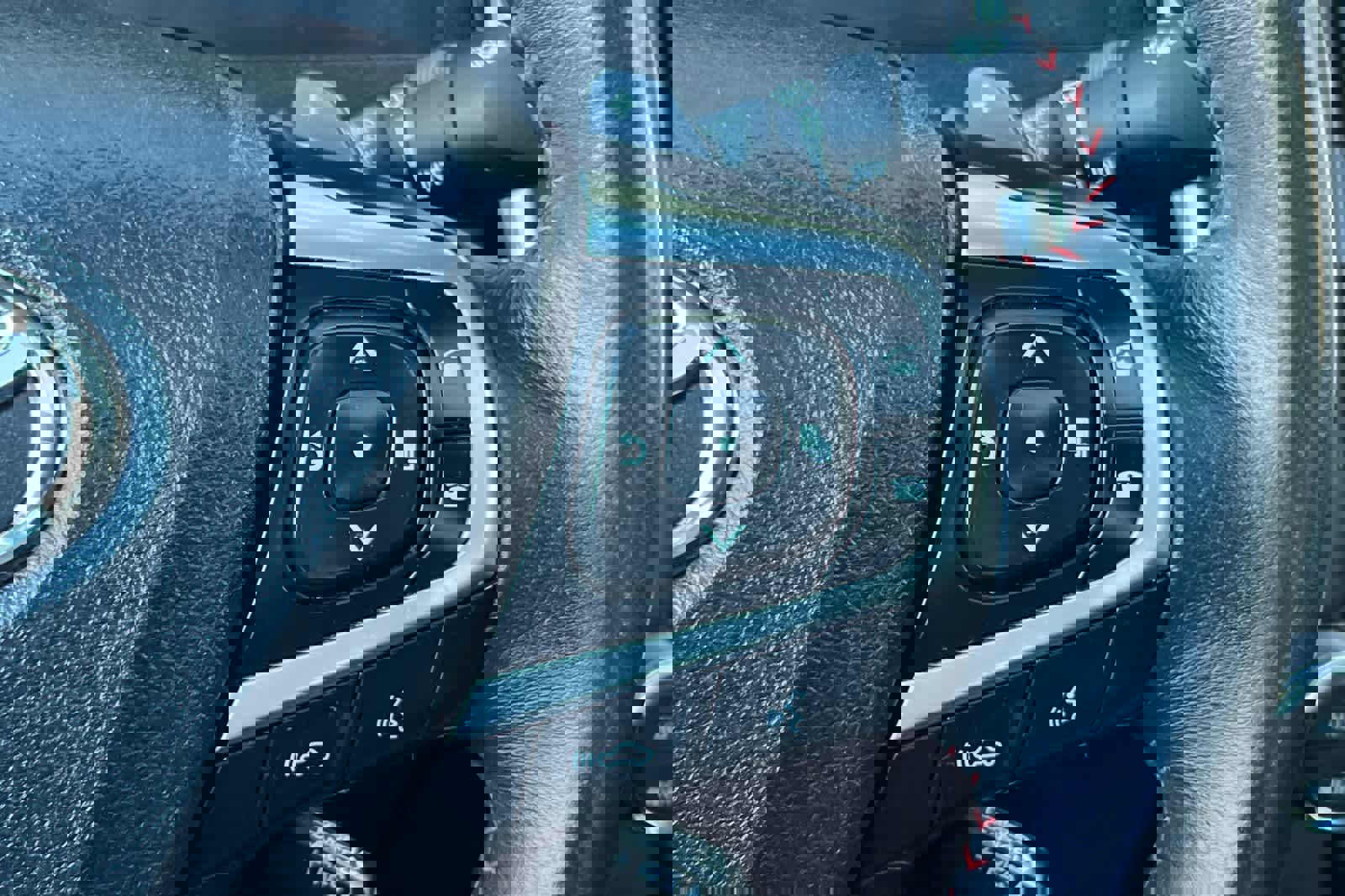 Used 2015 Toyota Camry XSE w/ Advanced Technology Package image 27