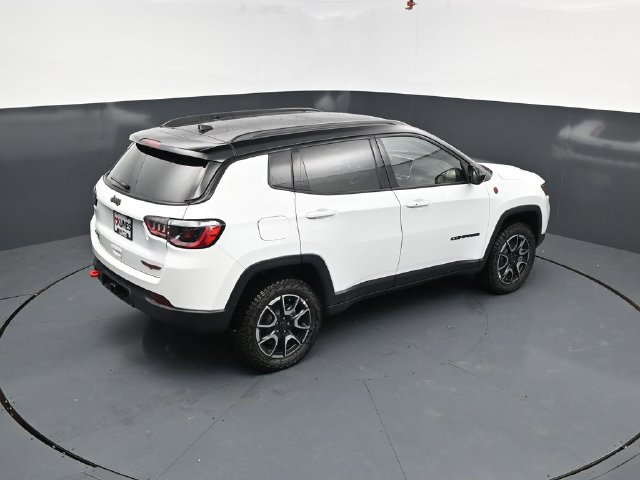 New 2026 Jeep Compass Trailhawk w/ Sun, Sound & Navigation Group AWD/4WD image 52
