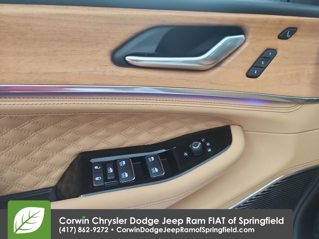 Used 2023 Jeep Grand Cherokee Summit image 20