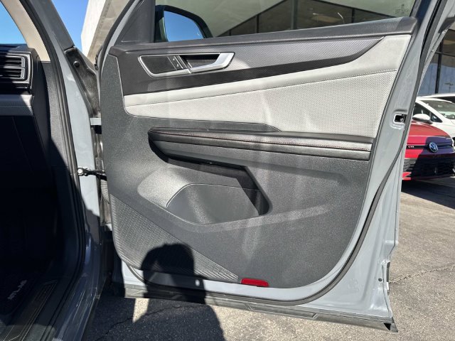 Certified 2024 Volkswagen Atlas Peak Edition SE AWD/4WD image 33