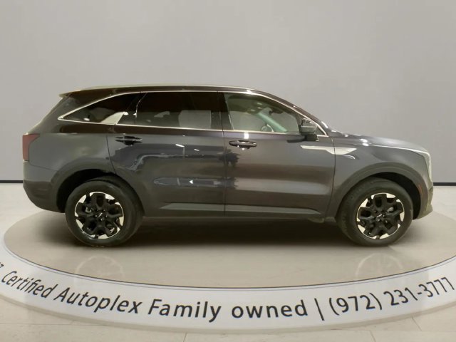 Used 2025 Kia Sorento S AWD/4WD image 6