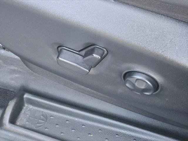 Certified 2025 Chrysler Pacifica Premium image 22