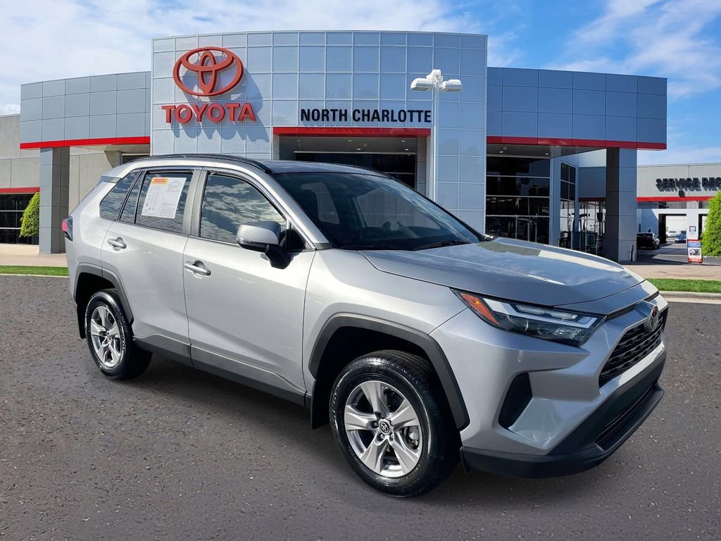 Used 2025 Toyota RAV4 XLE FWD image 3