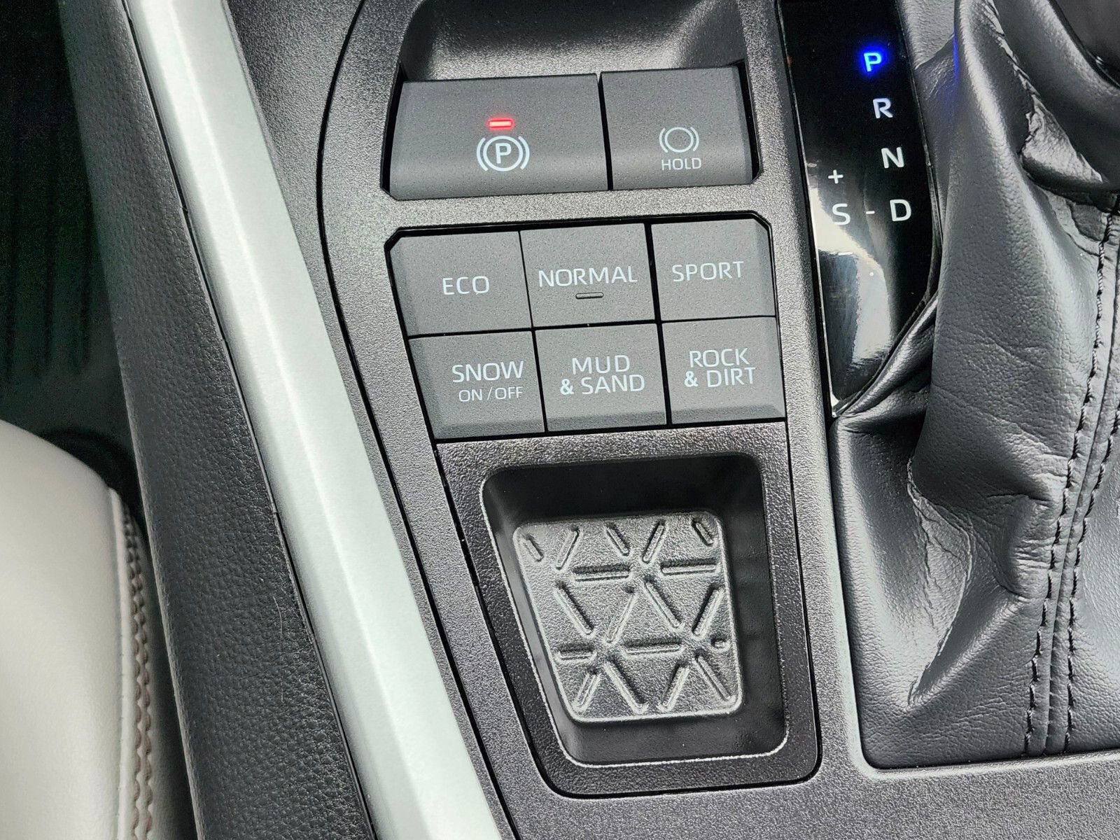 Used 2025 Toyota RAV4 XLE Premium image 23