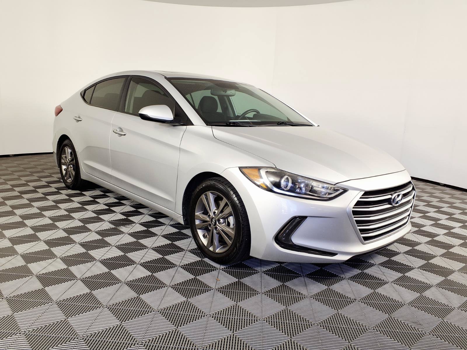 Used 2018 Hyundai Elantra Value Edition w/ Cargo Package FWD image 3